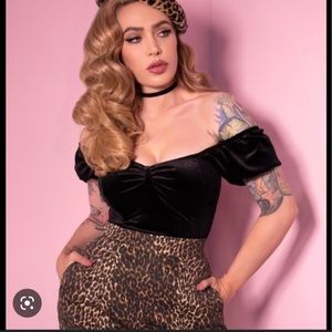 Vixen by Micheline Pitt black velvet powderpuff top size large.